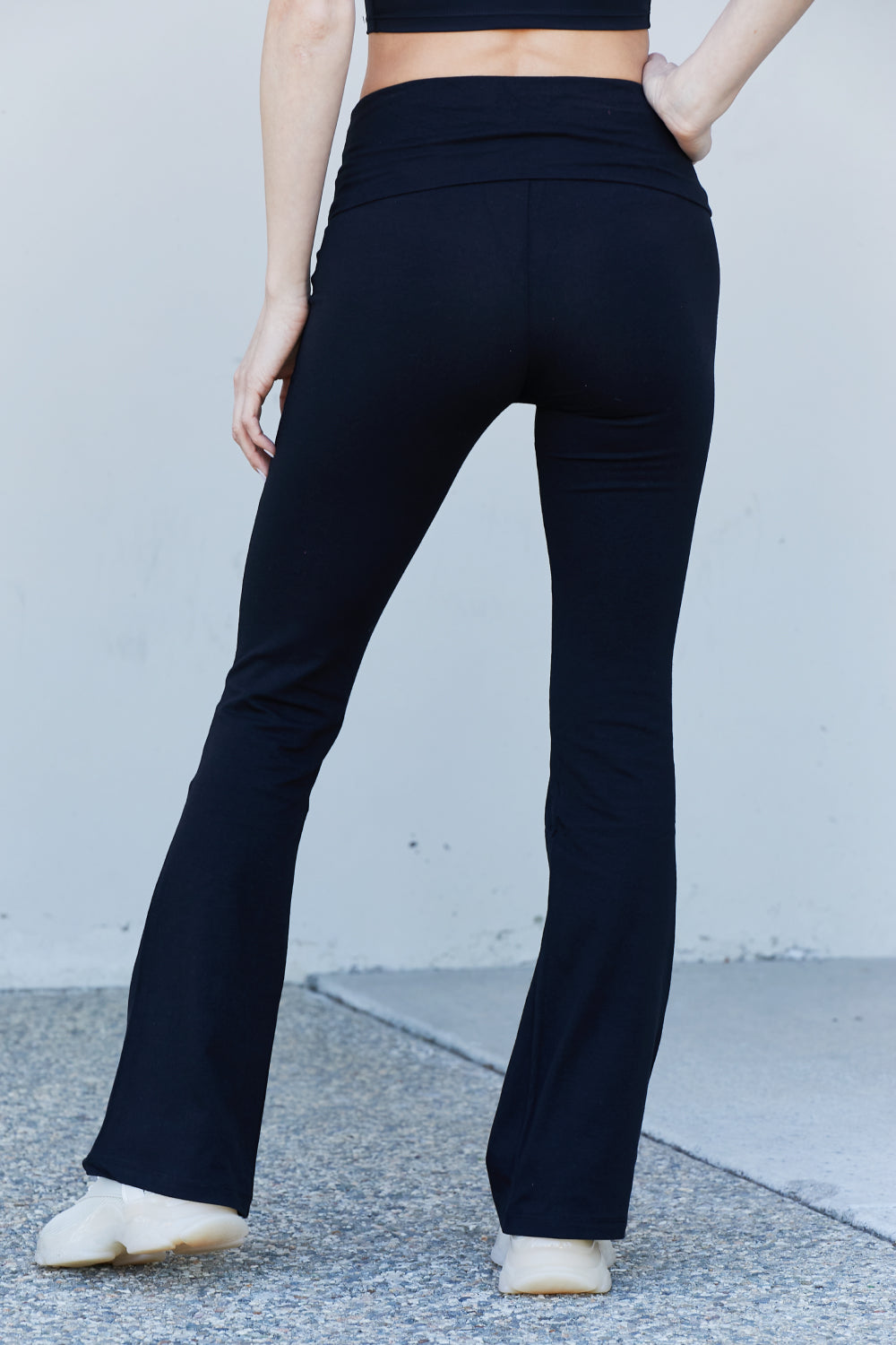 SAMPLE Zenana Keep It Up Full Size Flare Yoga Pants in Black XL – Adrians  Boutique