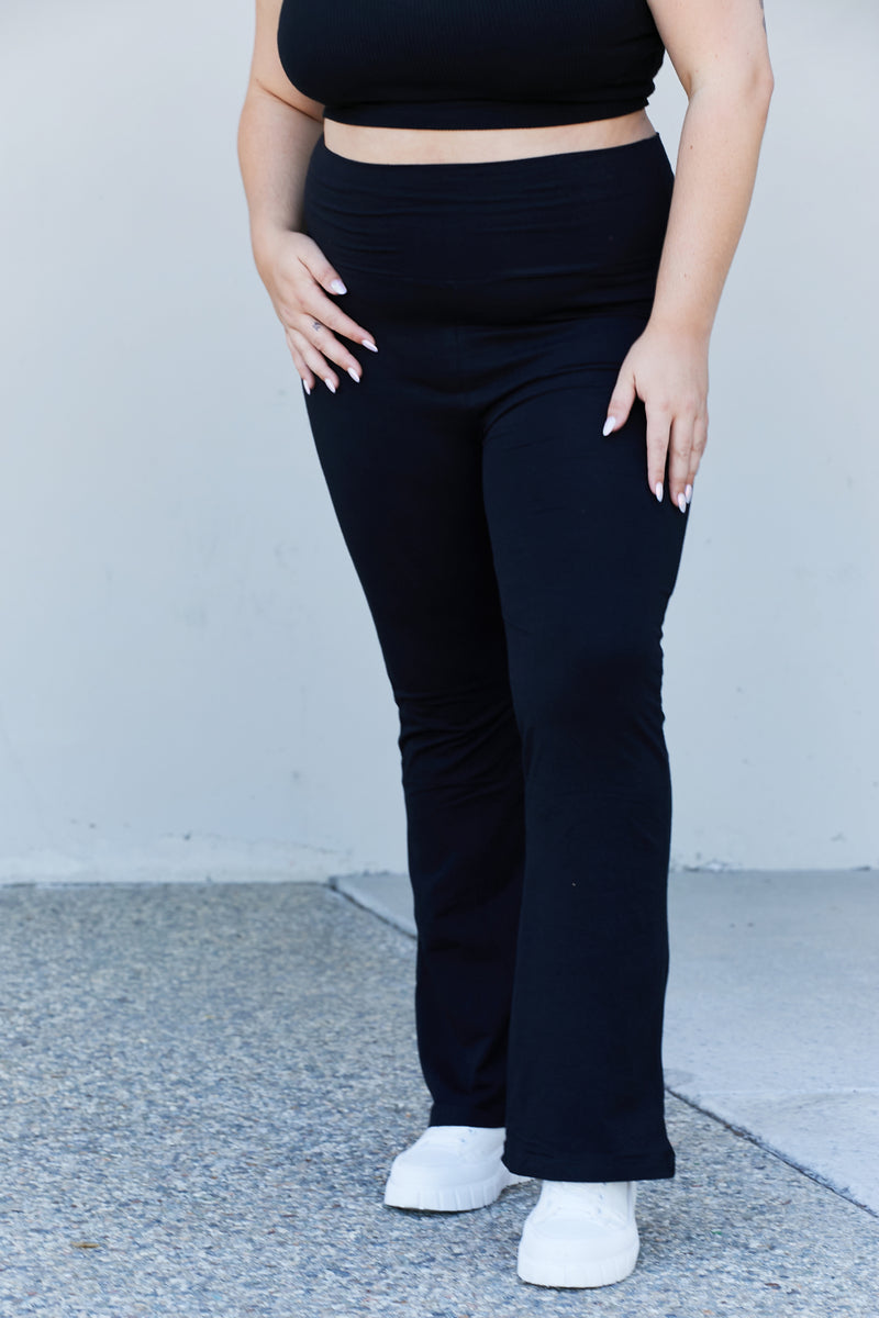 SAMPLE Zenana Keep It Up Full Size Flare Yoga Pants in Black XL