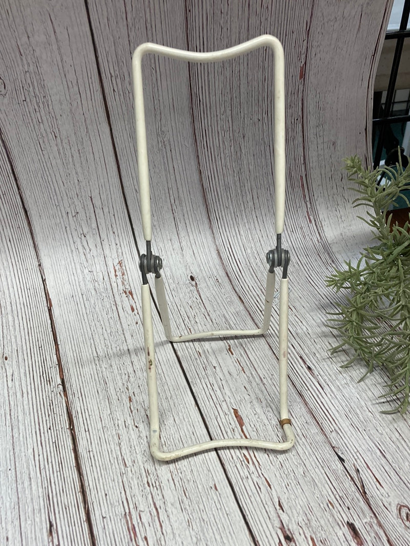 3A Adjustable Wire Easel - White