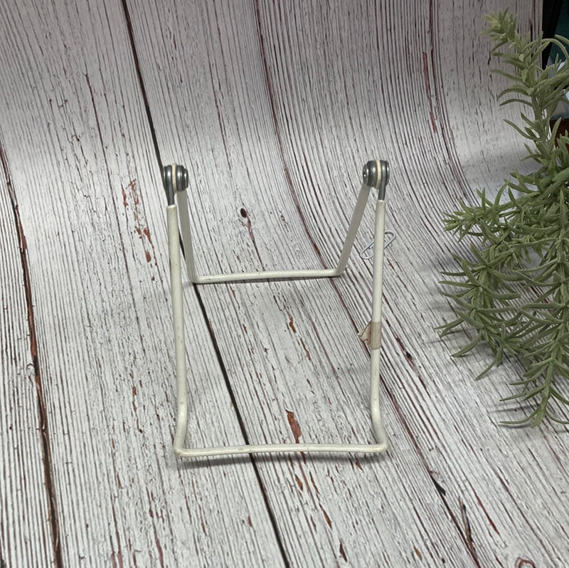 Wire Adjustable Easel - White